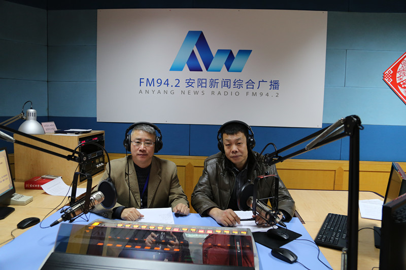 益和熱力公司董事長(zhǎng)、總經(jīng)理?xiàng)钣婪逶谖沂芯W(wǎng)上市民之家與廣大用戶群眾及網(wǎng)友進(jìn)行了在線交流溝通